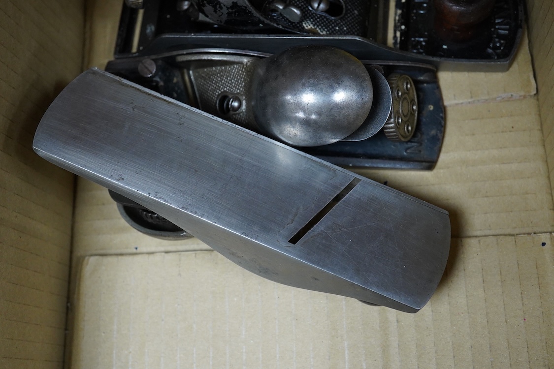 Ten wood working planes by Stanley, Record, Rali, etc. including five block planes; a Stanley No.140 skew block plane, a No.130, a No.131, a record No.0130, a box two-handled scraping plane, etc.